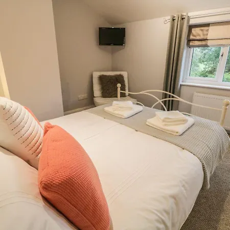 Well Cottage, Holiday home *